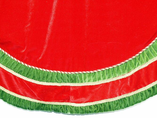 Red and Green Velvet Tree Skirt