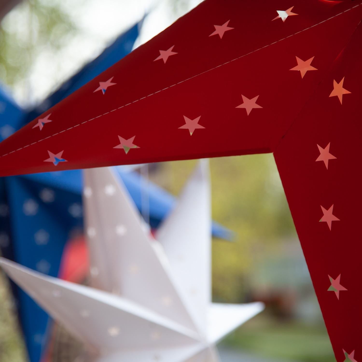 White Aurora Superstar TM 7 Point Star Light, Fold-Flat, LED